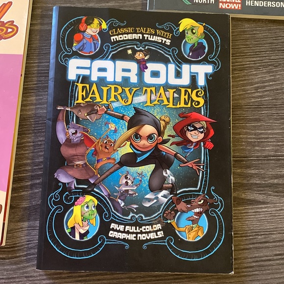 Teen girl graphic novel bundle - Picture 4 of 12